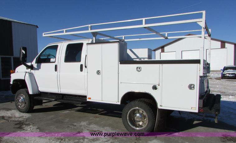 image for item I6712 2009 Chevrolet C5500 Crew Cab service truck