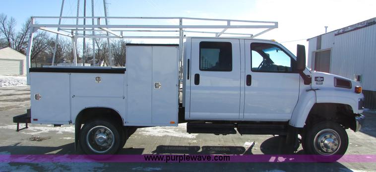 image for item I6712 2009 Chevrolet C5500 Crew Cab service truck