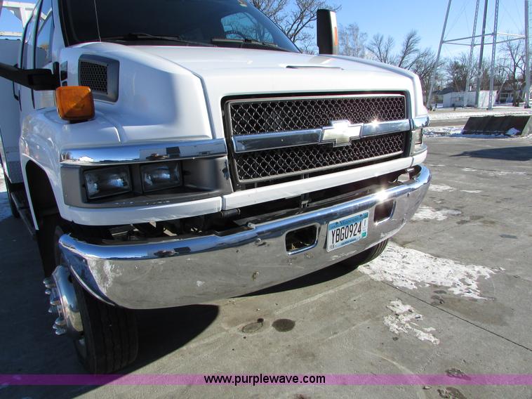 image for item I6712 2009 Chevrolet C5500 Crew Cab service truck
