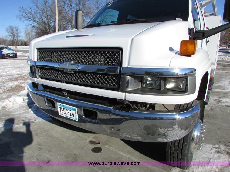 image for item I6712 2009 Chevrolet C5500 Crew Cab service truck