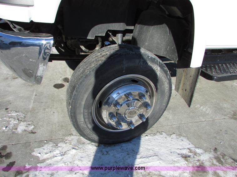 image for item I6712 2009 Chevrolet C5500 Crew Cab service truck