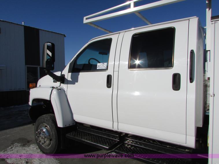 image for item I6712 2009 Chevrolet C5500 Crew Cab service truck