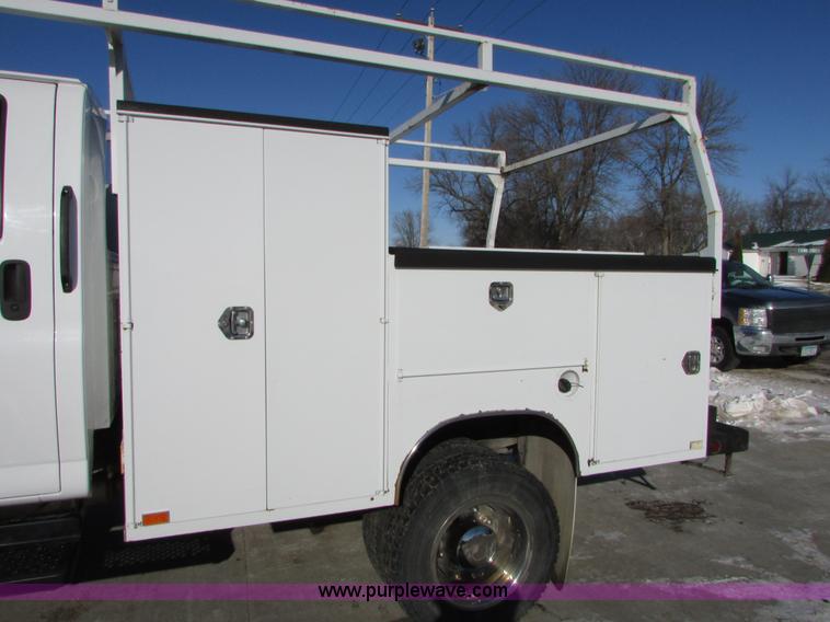 image for item I6712 2009 Chevrolet C5500 Crew Cab service truck