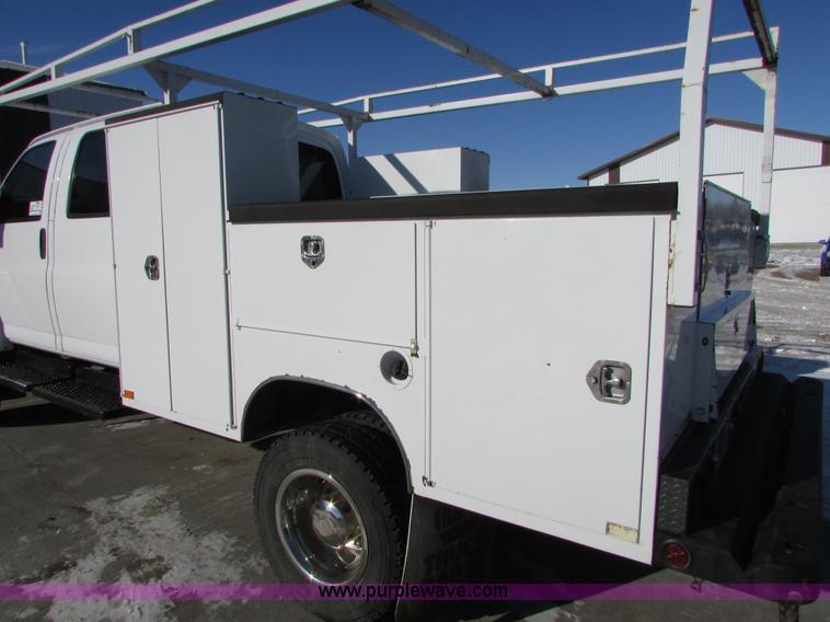 image for item I6712 2009 Chevrolet C5500 Crew Cab service truck