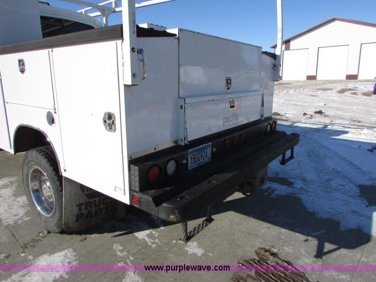 image for item I6712 2009 Chevrolet C5500 Crew Cab service truck