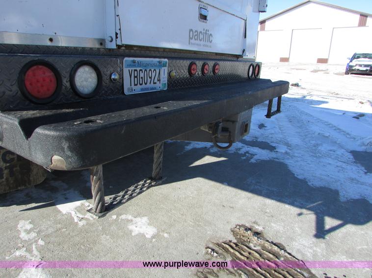 image for item I6712 2009 Chevrolet C5500 Crew Cab service truck