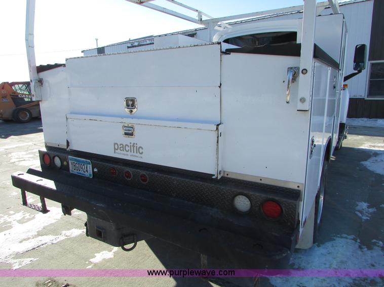 image for item I6712 2009 Chevrolet C5500 Crew Cab service truck