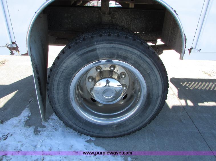 image for item I6712 2009 Chevrolet C5500 Crew Cab service truck