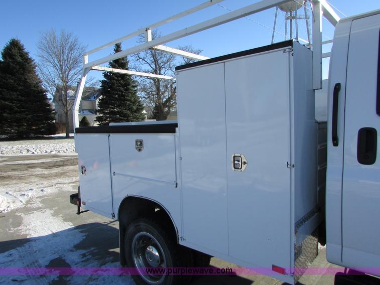image for item I6712 2009 Chevrolet C5500 Crew Cab service truck