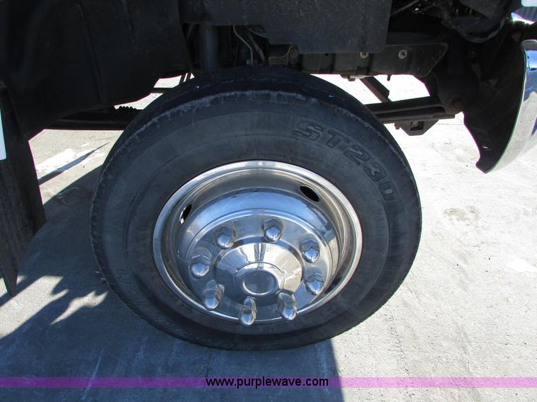 image for item I6712 2009 Chevrolet C5500 Crew Cab service truck