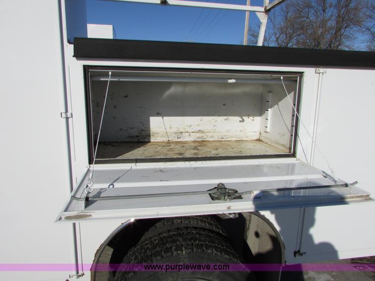 image for item I6712 2009 Chevrolet C5500 Crew Cab service truck