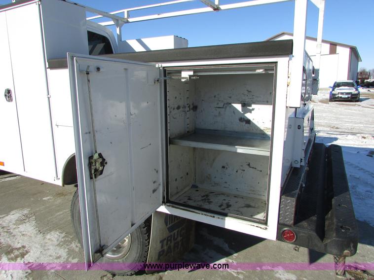 image for item I6712 2009 Chevrolet C5500 Crew Cab service truck