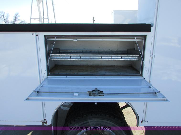 image for item I6712 2009 Chevrolet C5500 Crew Cab service truck