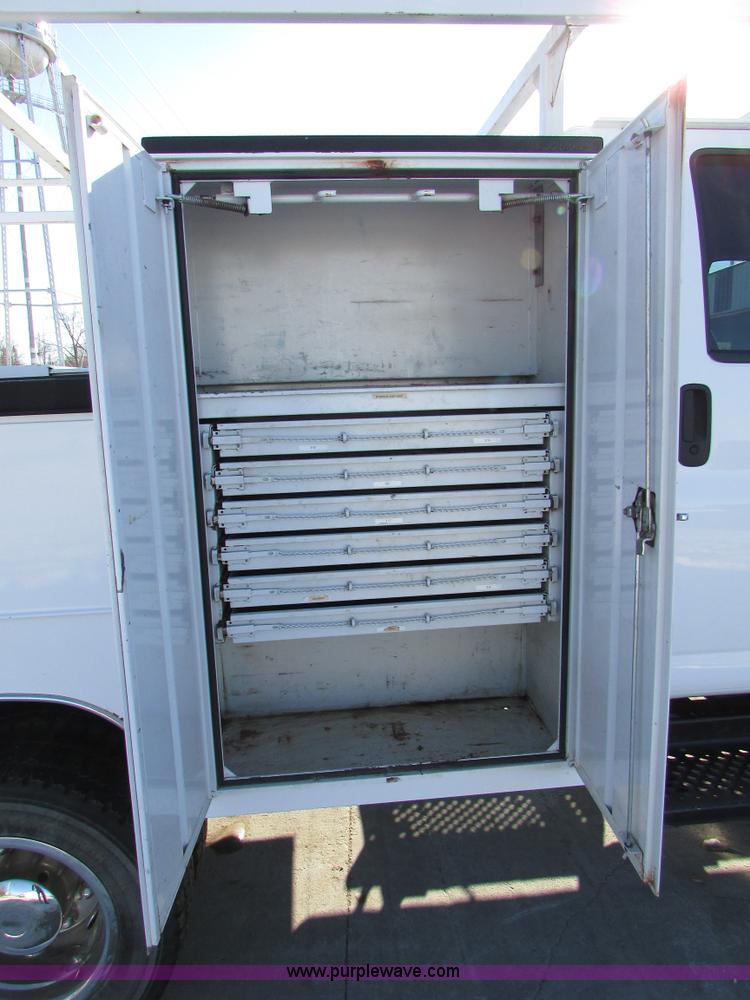 image for item I6712 2009 Chevrolet C5500 Crew Cab service truck