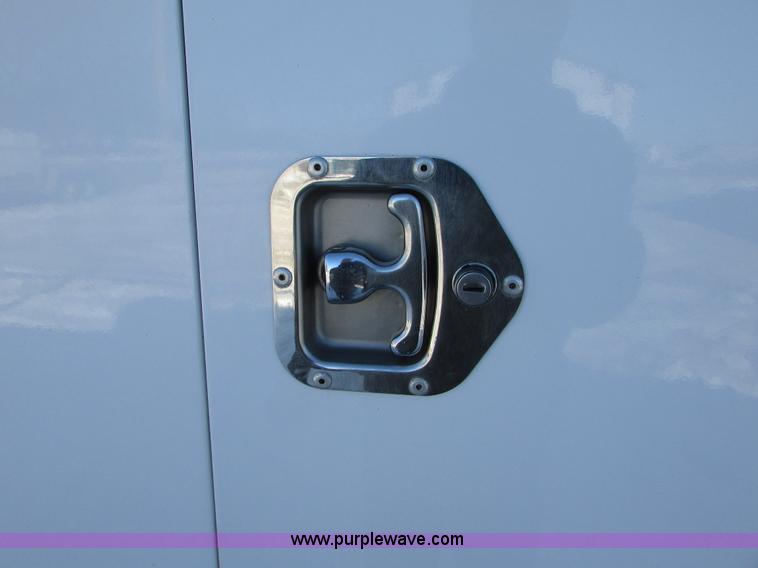 image for item I6712 2009 Chevrolet C5500 Crew Cab service truck