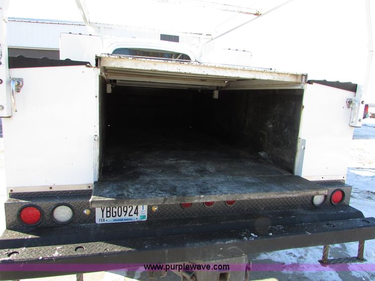 image for item I6712 2009 Chevrolet C5500 Crew Cab service truck