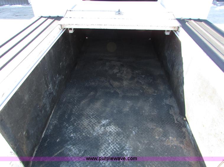 image for item I6712 2009 Chevrolet C5500 Crew Cab service truck