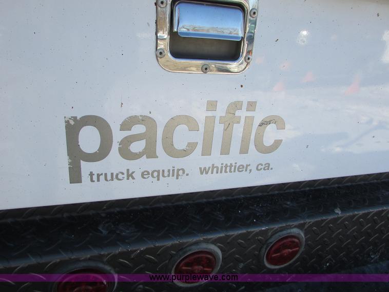 image for item I6712 2009 Chevrolet C5500 Crew Cab service truck