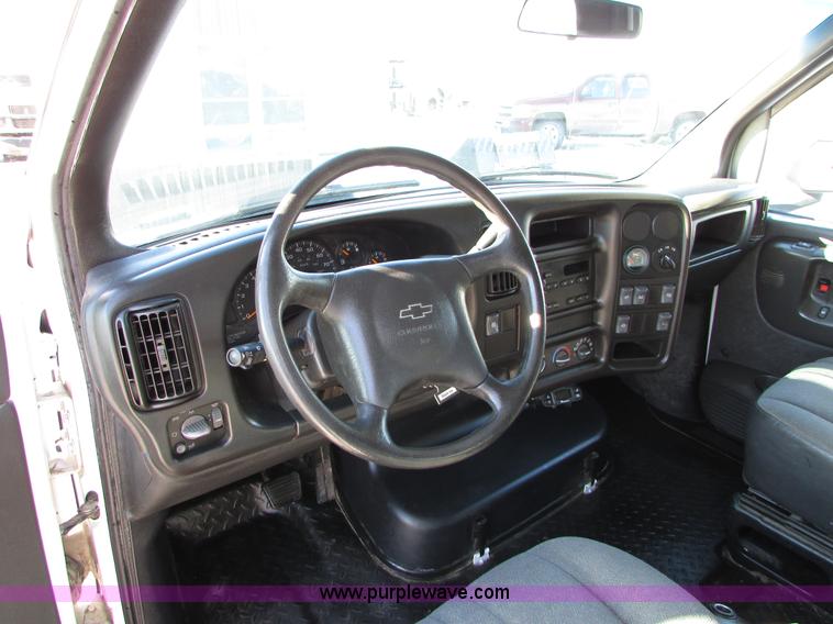 image for item I6712 2009 Chevrolet C5500 Crew Cab service truck