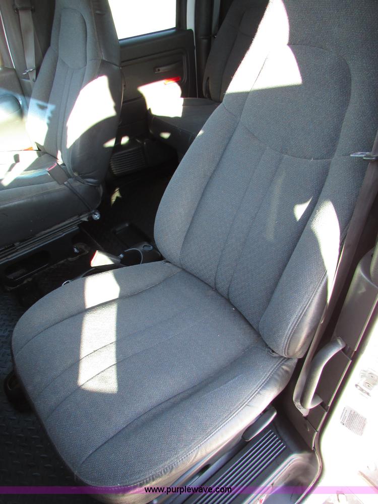 image for item I6712 2009 Chevrolet C5500 Crew Cab service truck