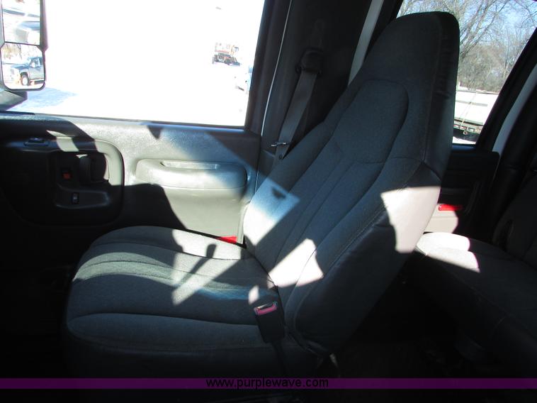 image for item I6712 2009 Chevrolet C5500 Crew Cab service truck