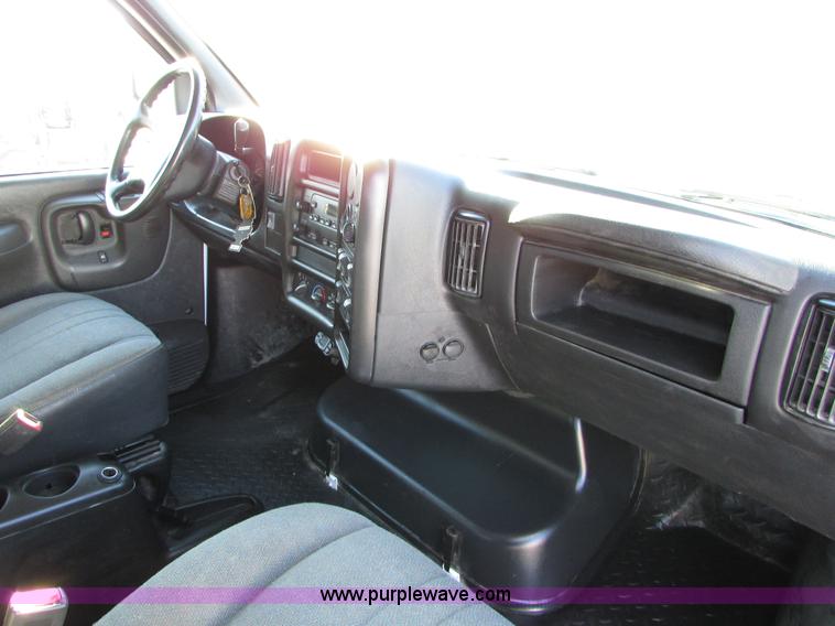 image for item I6712 2009 Chevrolet C5500 Crew Cab service truck