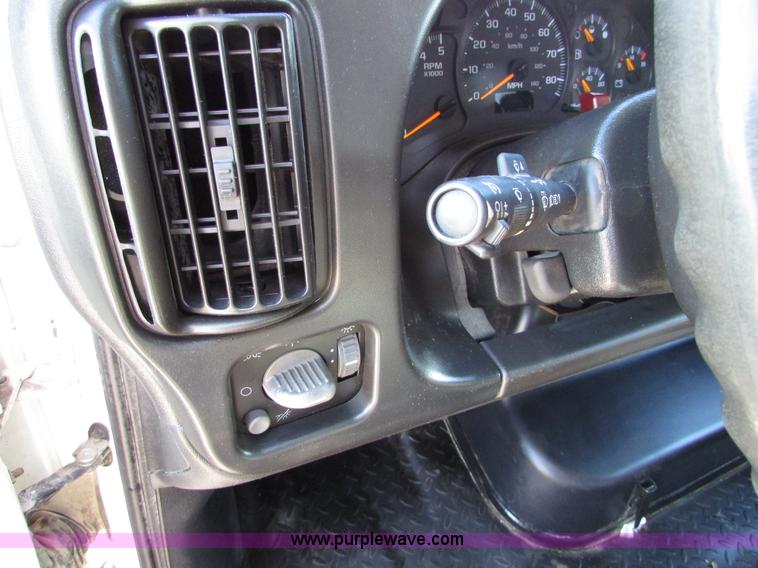 image for item I6712 2009 Chevrolet C5500 Crew Cab service truck