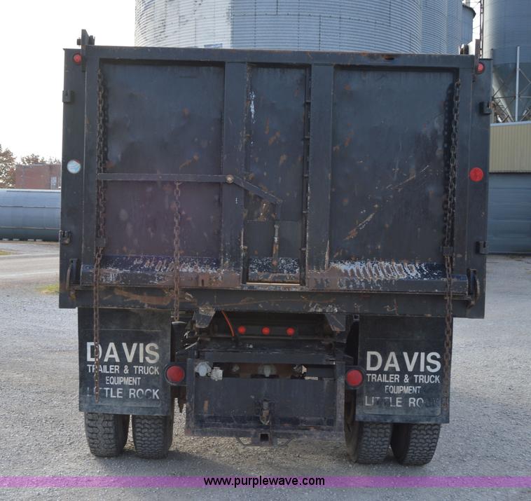 image for item I7000 1992 Ford F700 dump truck