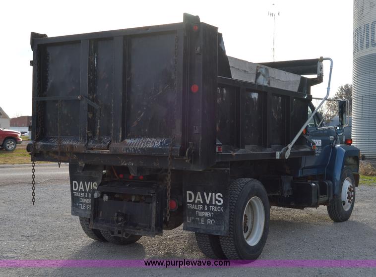 image for item I7000 1992 Ford F700 dump truck