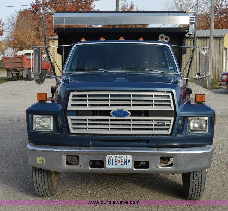 image for item I7000 1992 Ford F700 dump truck