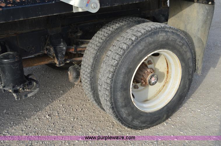 image for item I7000 1992 Ford F700 dump truck