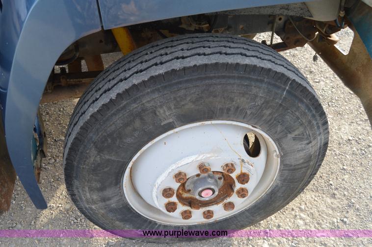 image for item I7000 1992 Ford F700 dump truck