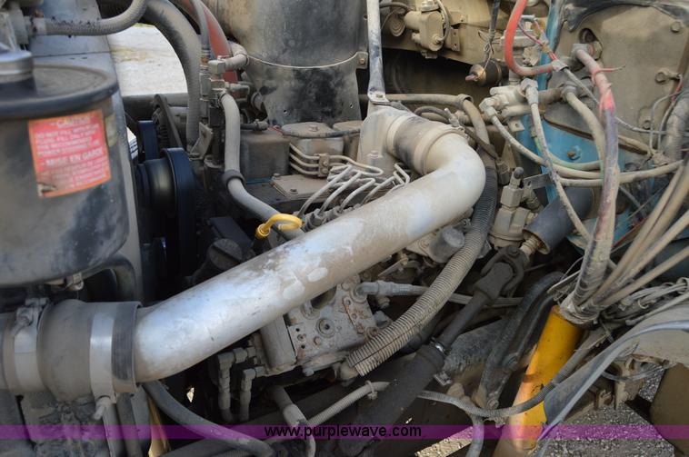 image for item I7000 1992 Ford F700 dump truck