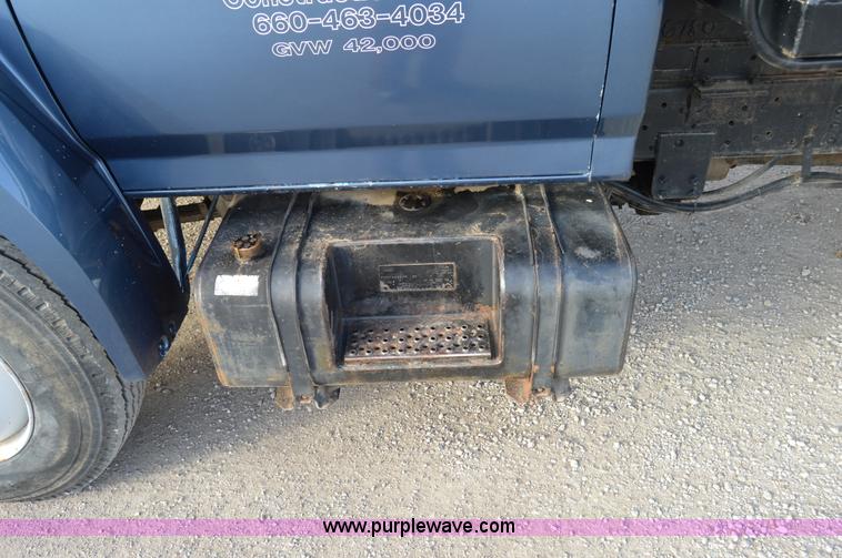 image for item I7000 1992 Ford F700 dump truck