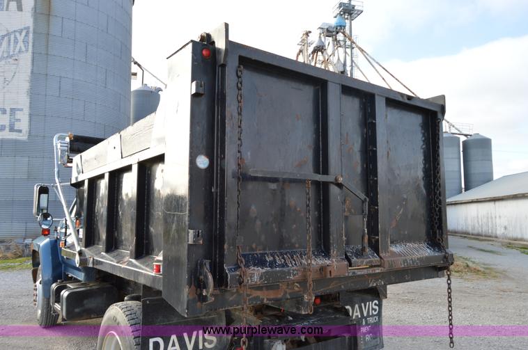 image for item I7000 1992 Ford F700 dump truck