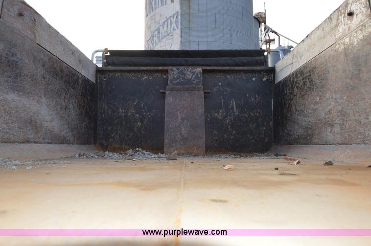 image for item I7000 1992 Ford F700 dump truck