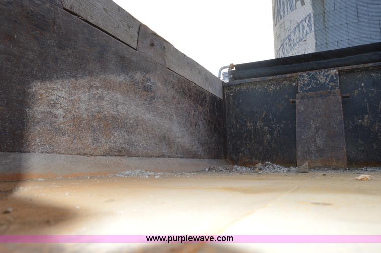 image for item I7000 1992 Ford F700 dump truck