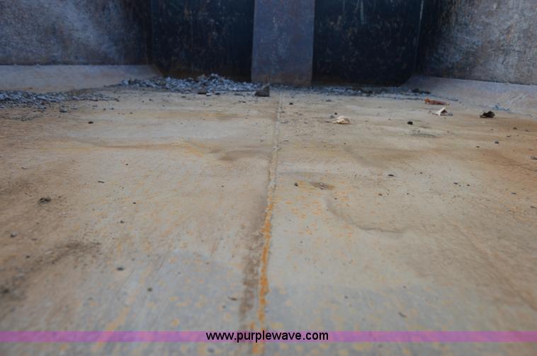 image for item I7000 1992 Ford F700 dump truck