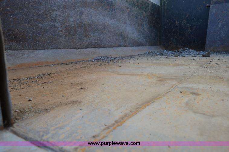 image for item I7000 1992 Ford F700 dump truck