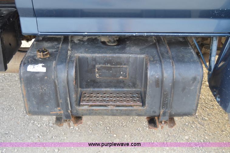 image for item I7000 1992 Ford F700 dump truck