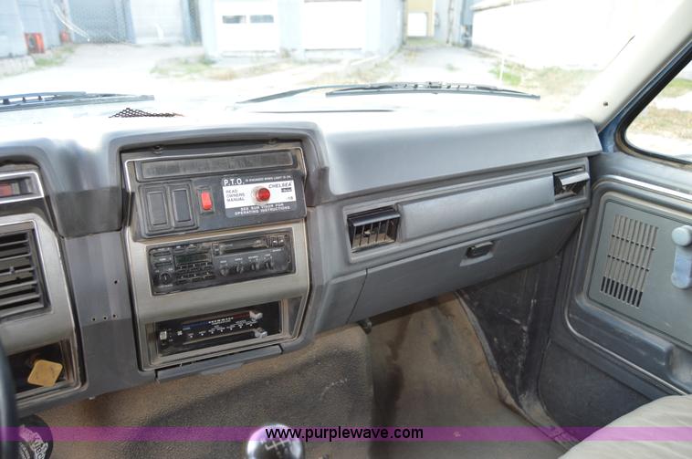 image for item I7000 1992 Ford F700 dump truck