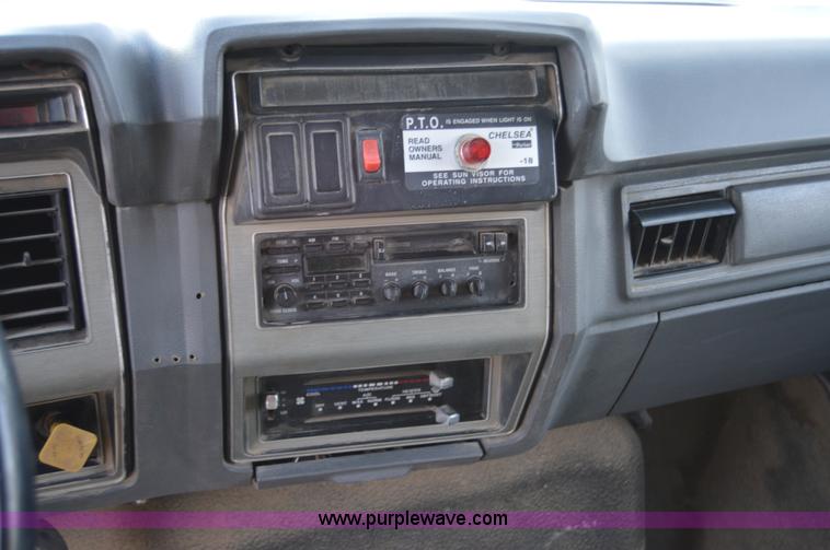 image for item I7000 1992 Ford F700 dump truck