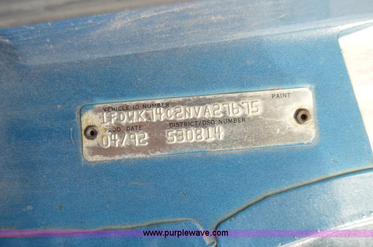 image for item I7000 1992 Ford F700 dump truck