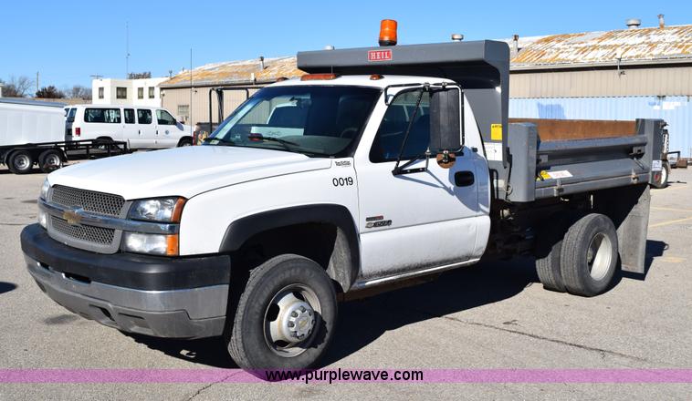 image for item I8619 2004 Chevrolet Silverado 3500 flatbed dump truck