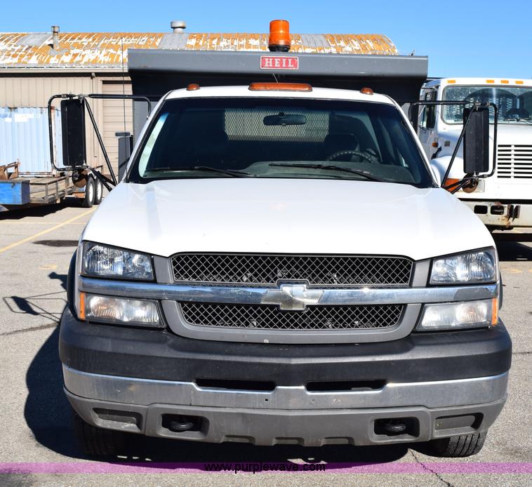 image for item I8619 2004 Chevrolet Silverado 3500 flatbed dump truck