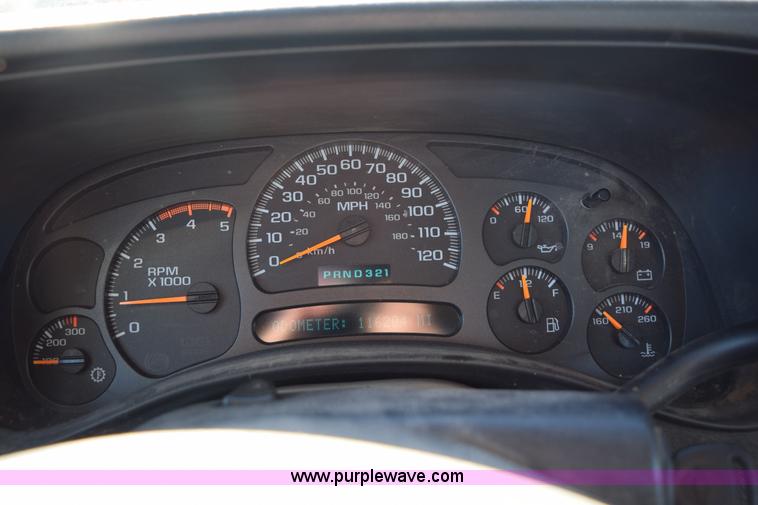 image for item I8619 2004 Chevrolet Silverado 3500 flatbed dump truck