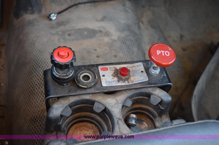 image for item I8619 2004 Chevrolet Silverado 3500 flatbed dump truck