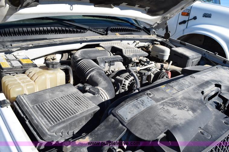 image for item I8619 2004 Chevrolet Silverado 3500 flatbed dump truck