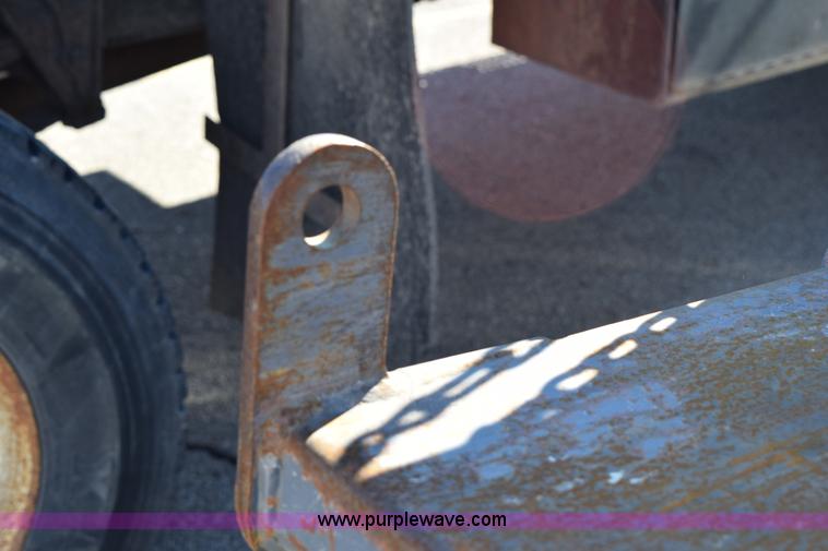 image for item I8619 2004 Chevrolet Silverado 3500 flatbed dump truck