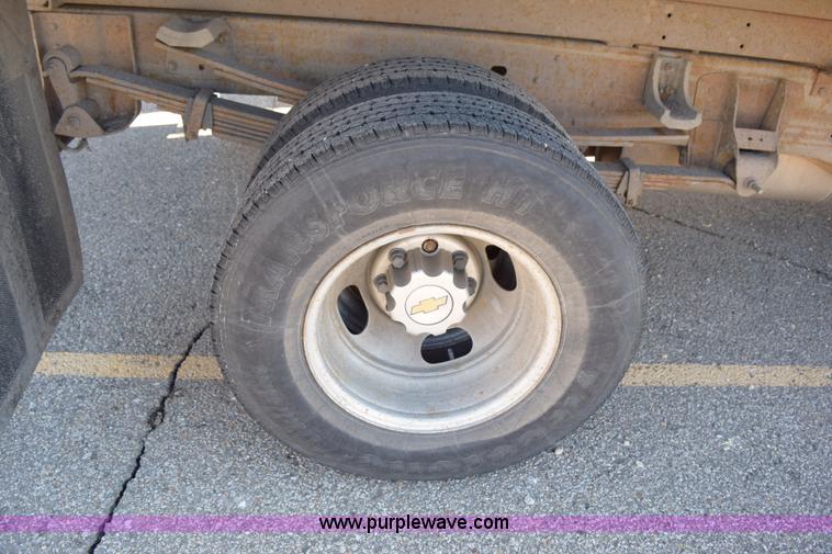 image for item I8619 2004 Chevrolet Silverado 3500 flatbed dump truck